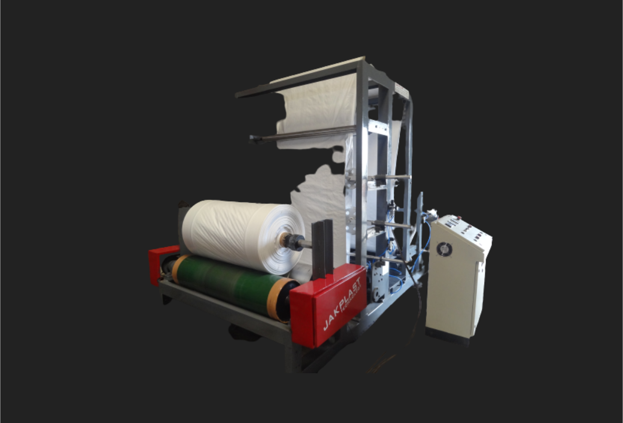 GUSSETING MACHINE FOR WOVEN SACKS FABRIC